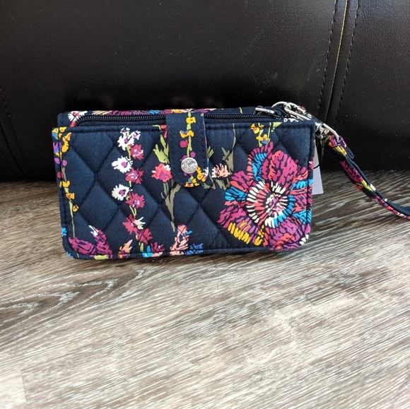 Vera Bradley Handbags - Vera Bradley Smartphone Wristlet